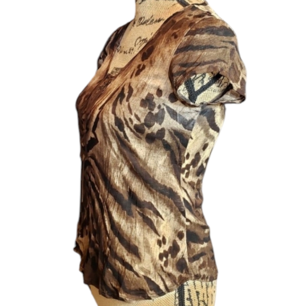 Charlotte Russe Vneck Leopard Print Top - Picture 3 of 4